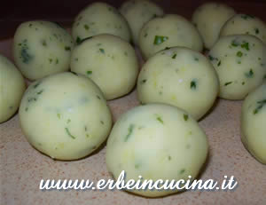 Palline di patate con menta e coriandolo