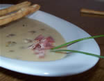 Zuppa di vongole e erba cipollina