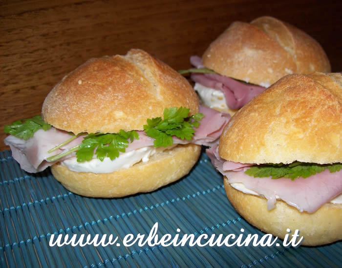 Panini con porchetta e cerfoglio