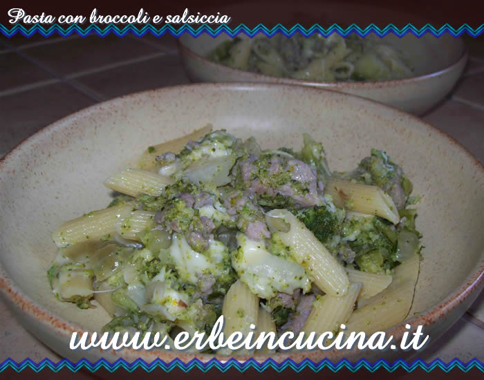 Pasta con broccoli e salsiccia