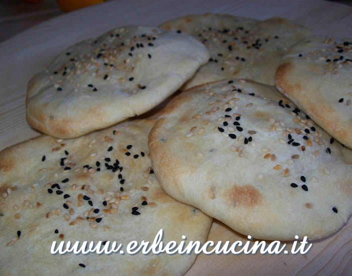 Naan indiani al cumino nero e sesamo