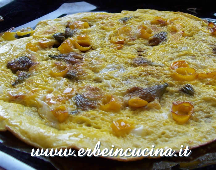 Frittata di peperoncini gialli e tarassaco