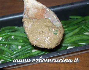 Green beans casserole with mushroom cream