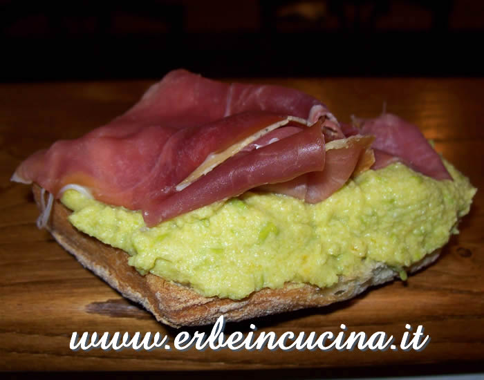 Sandwich alla crema di coriandolo