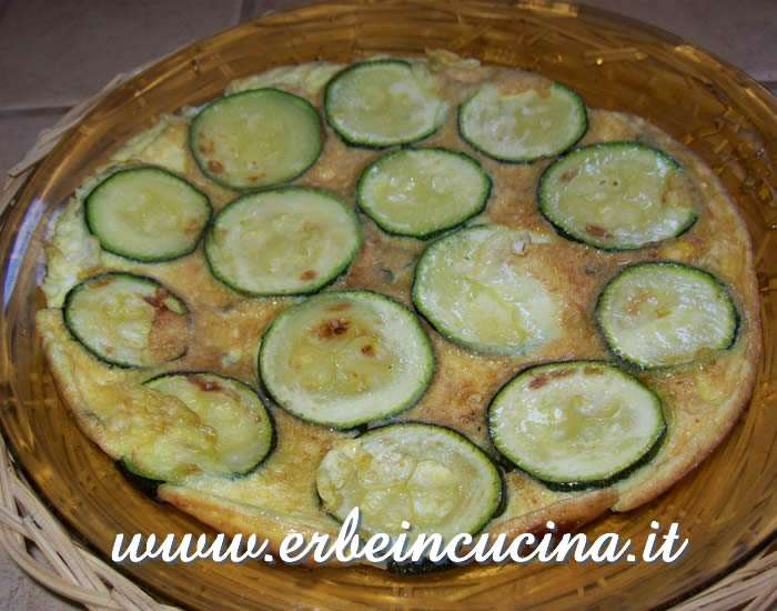 Courgette omelette with marjoram