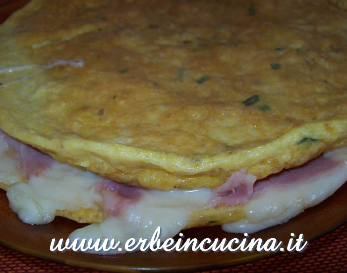 Sandwich omelette with aromatic herbs