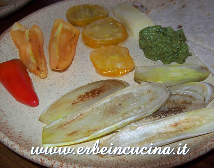 Fried white eggplants and tomatoes with pesto