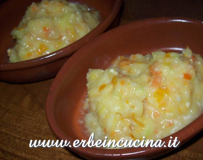 Yellow tomatoes gaspacho