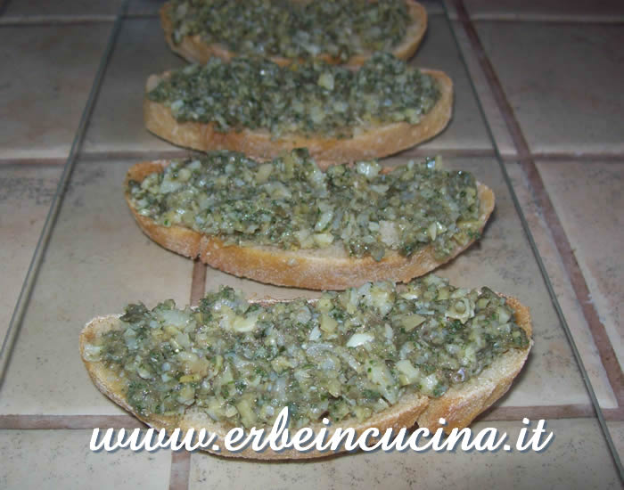 Bruschette alla salvia e menta