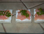 Tartine al salmone e crescione