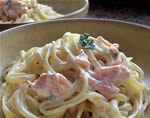 Pasta con salmone e prezzemolo riccio