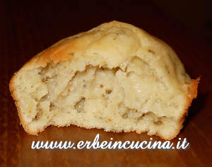Muffin alla cipolla e erbe aromatiche