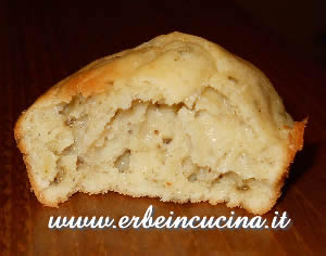 Muffin alla cipolla e erbe aromatiche