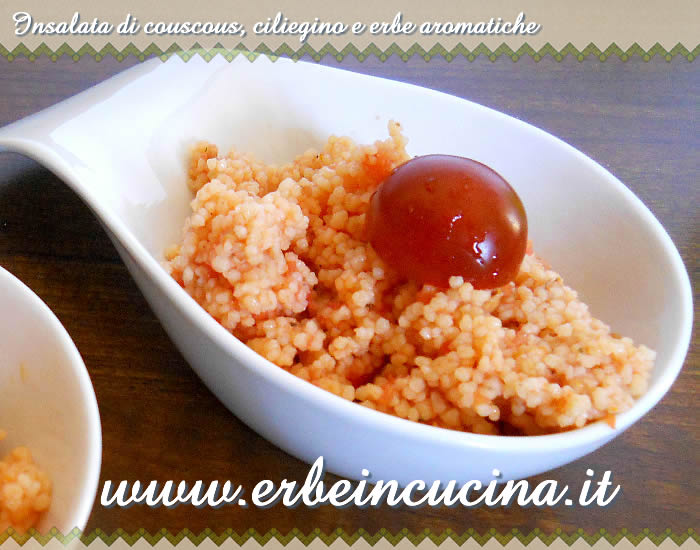 Insalata di couscous, ciliegino e erbe aromatiche