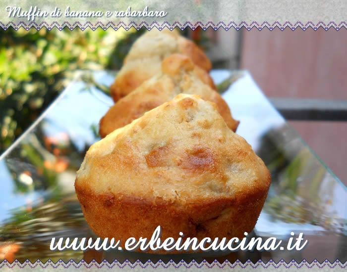 Muffin di banana e rabarbaro