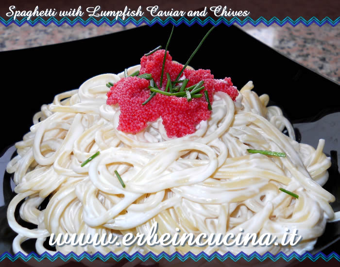 Spaghetti with lumpfish caviar and chives