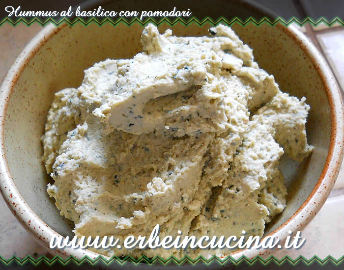 Hummus al basilico