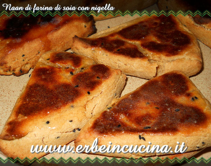 Naan di farina di soia con nigella