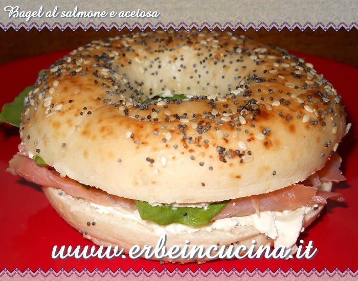 Bagel al salmone e acetosa