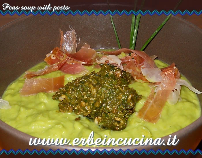 Peas soup with pesto