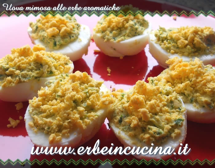 Uova mimosa alle erbe aromatiche