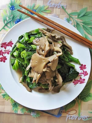 Maitake Mushrooms with Chinese Broccoli