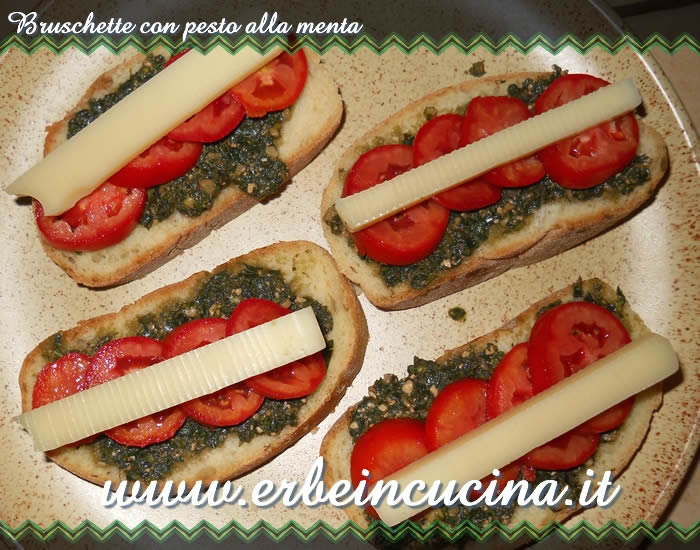 Bruschette con pesto alla menta