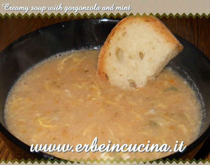 Creamy soup with gorgonzola and mint