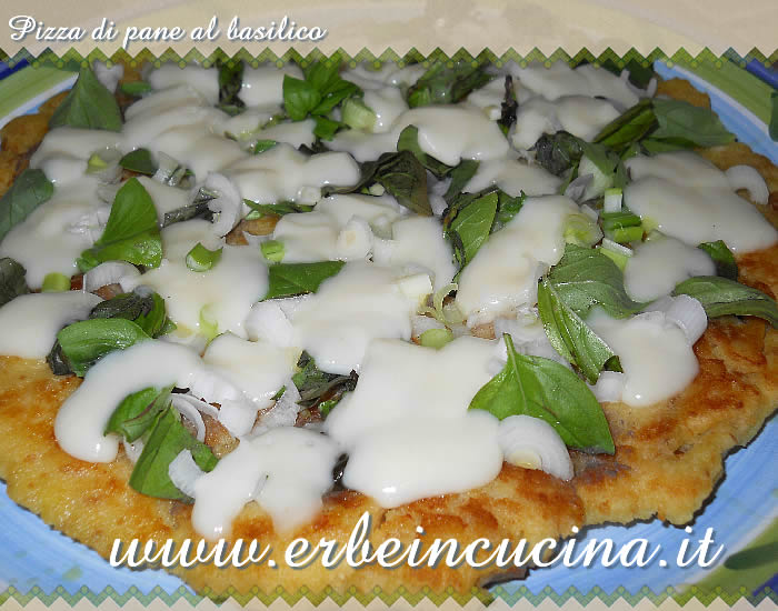 Pizza di pane al basilico