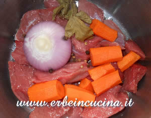 Brodo di carne aromatico