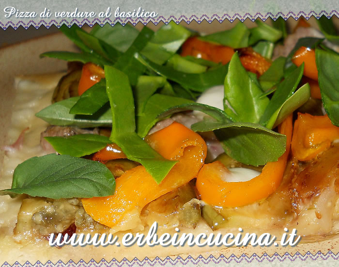 Pizza di verdure al basilico